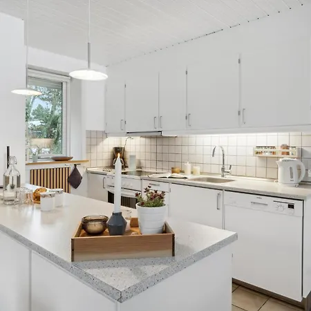 Stunning In With Kitchen Blavand