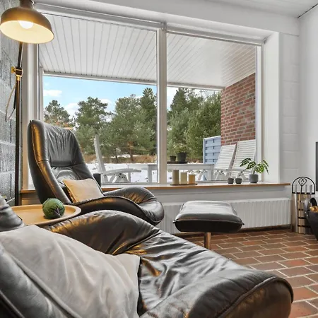 Stunning In With Kitchen Holiday home *