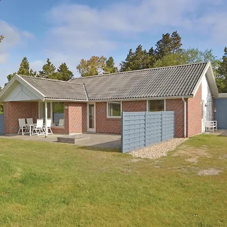 Holiday home Stunning In With Kitchen Blavand